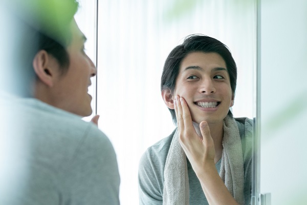 口臭予防にも効果的な男性向けホワイトニング